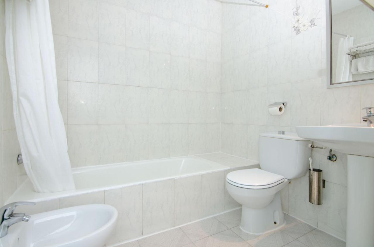 Hostal Manolo Garrucha Buitenkant foto