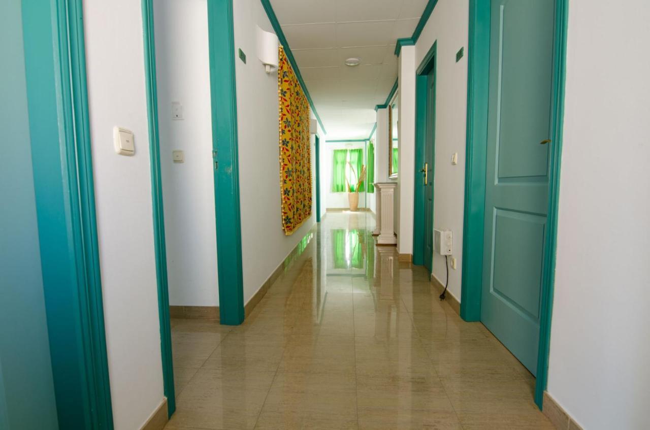 Hostal Manolo Garrucha Buitenkant foto