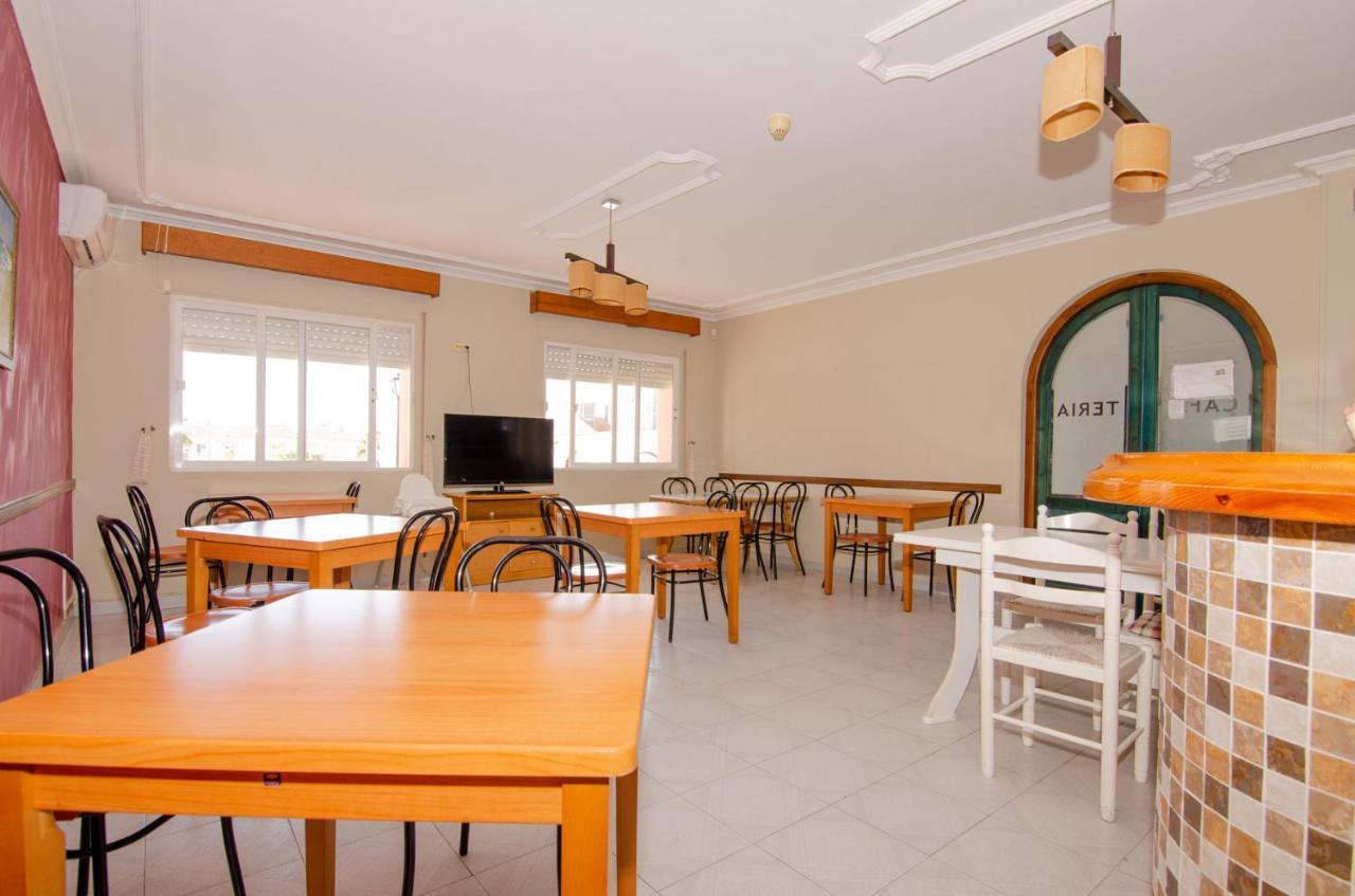 Hostal Manolo Garrucha Buitenkant foto