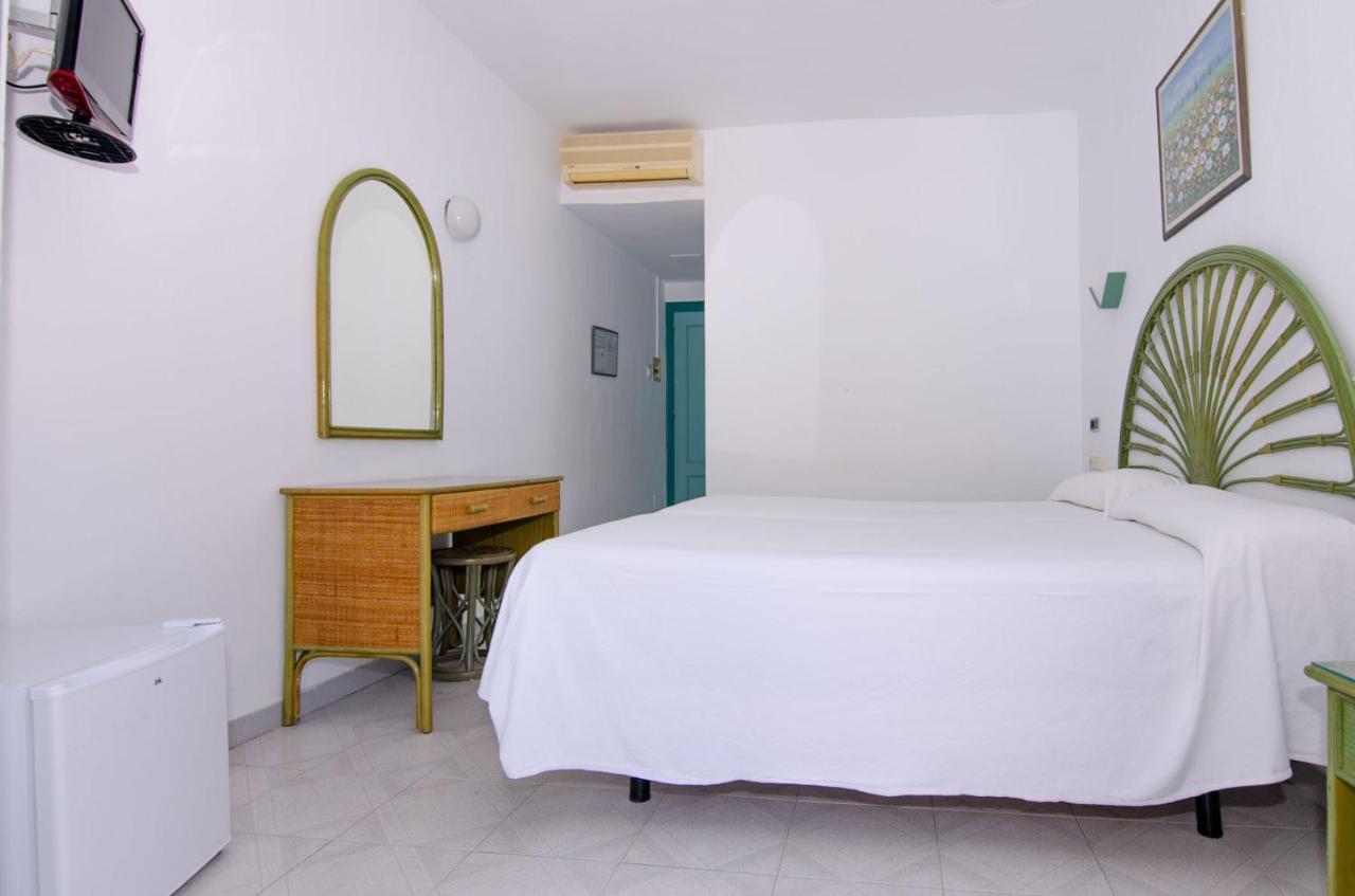 Hostal Manolo Garrucha Buitenkant foto