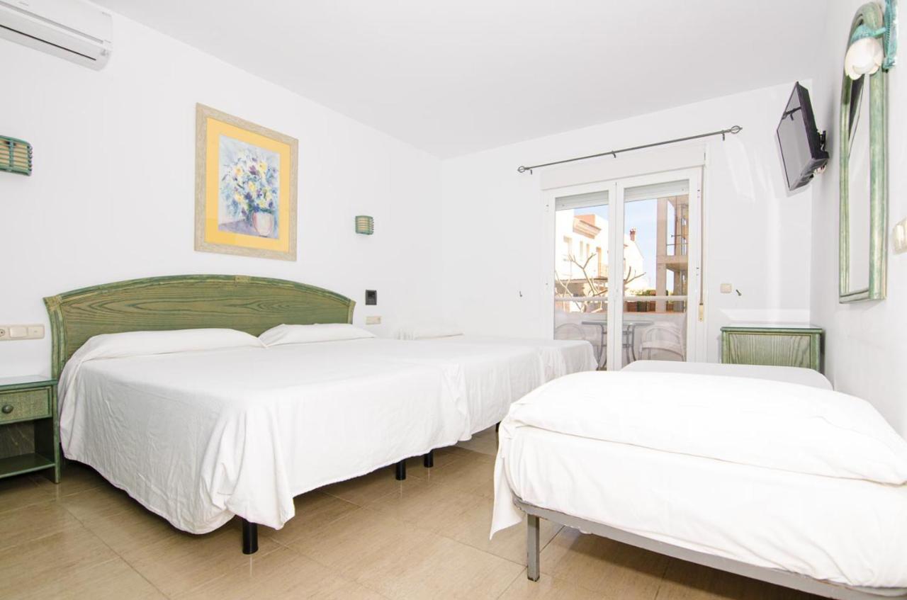 Hostal Manolo Garrucha Buitenkant foto