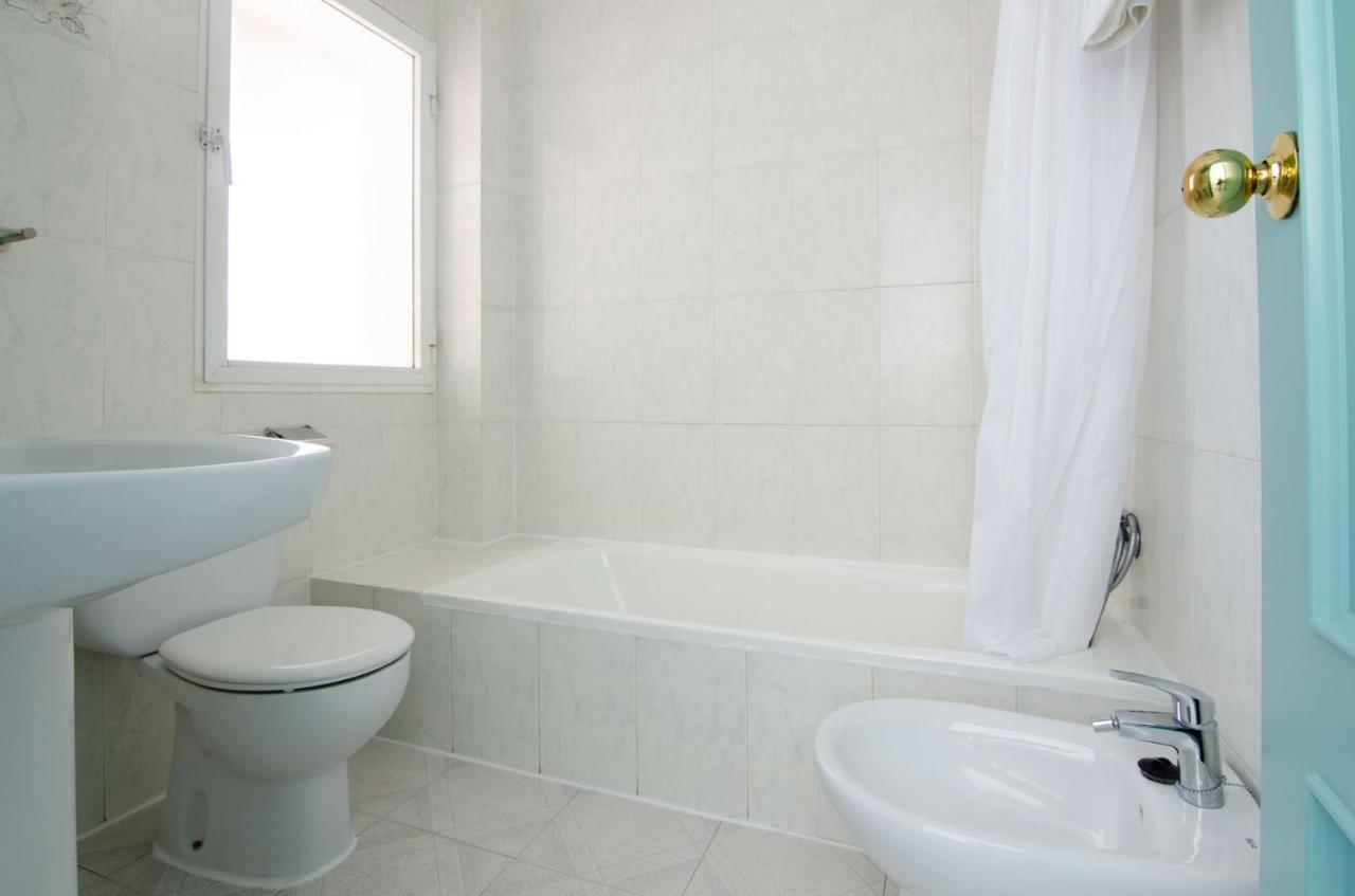 Hostal Manolo Garrucha Buitenkant foto