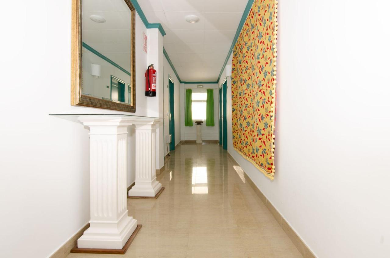 Hostal Manolo Garrucha Buitenkant foto