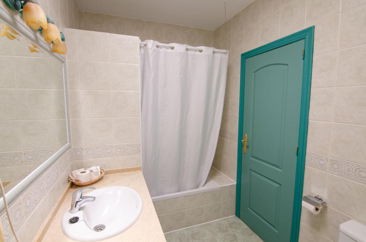 Hostal Manolo Garrucha Buitenkant foto