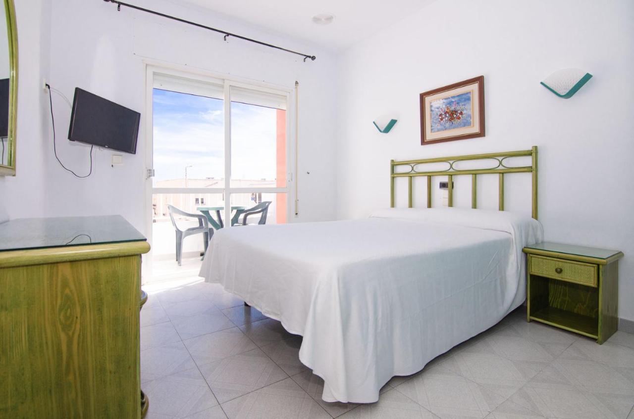 Hostal Manolo Garrucha Buitenkant foto