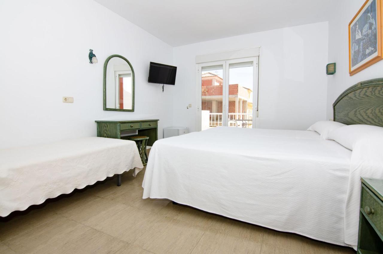 Hostal Manolo Garrucha Buitenkant foto
