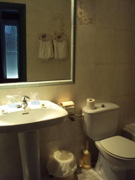 Hostal Manolo Garrucha Buitenkant foto