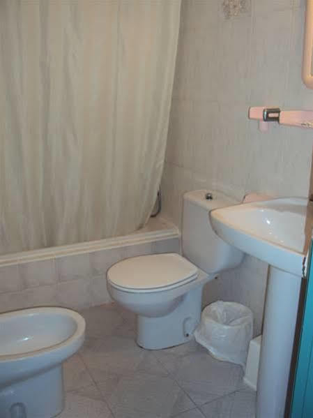 Hostal Manolo Garrucha Buitenkant foto