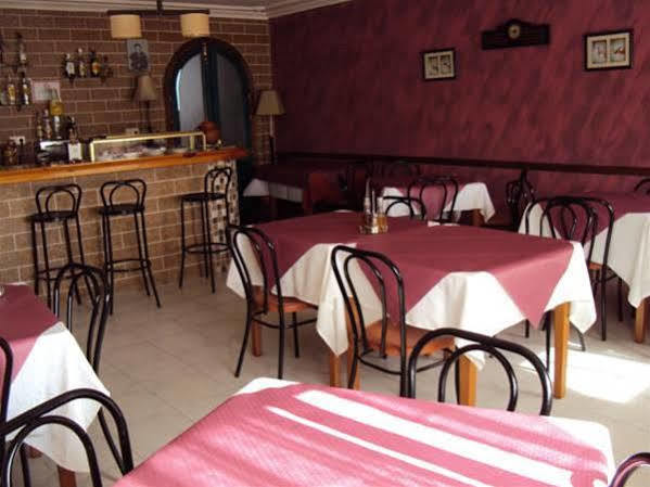 Hostal Manolo Garrucha Buitenkant foto